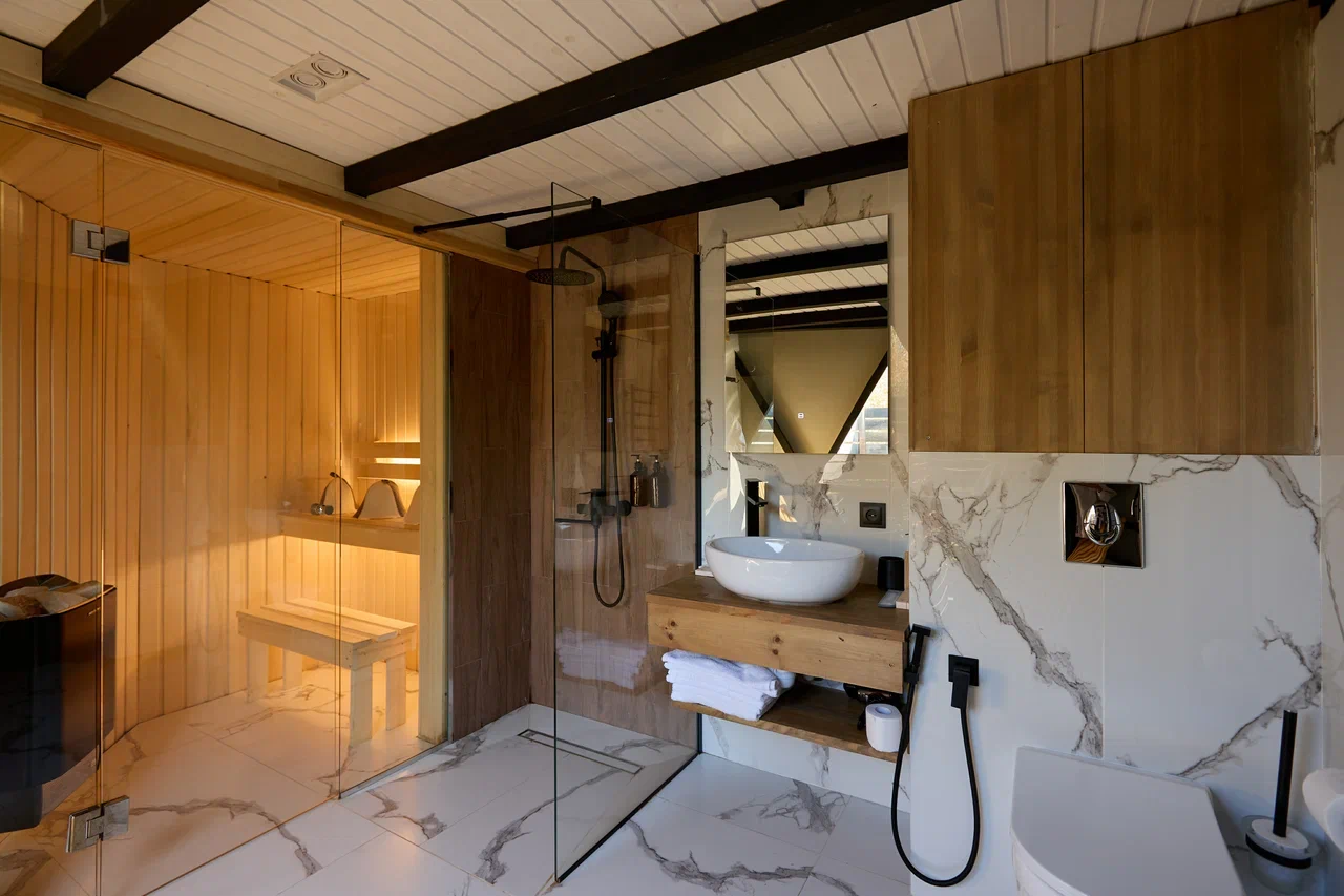 Дом сфера с душем и уединенной ванной