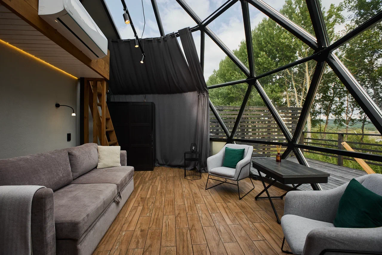 Дом сфера с душем и уединенной ванной