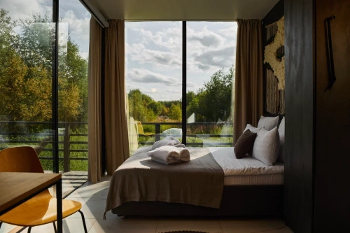 Зеркальный дом с душем